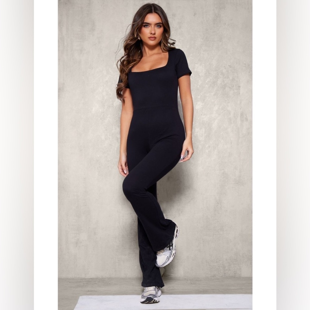 Pretty little thing black Cap Sleeve Scoop Neck Flare Jumpsuit - size 2